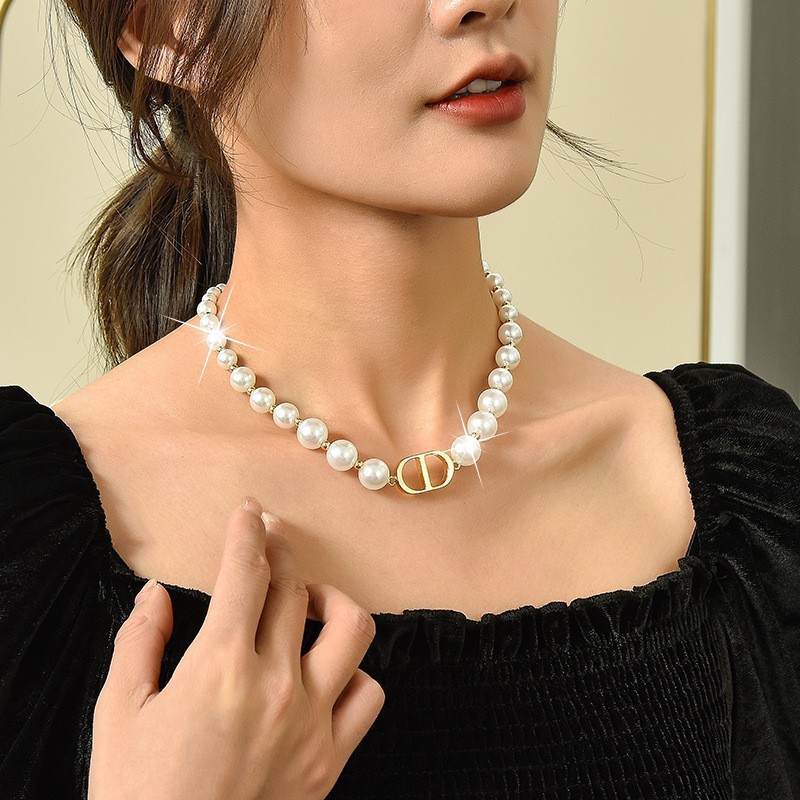 cd珍珠项链女字母吊坠手工链子时尚百搭锁骨链冷淡风脖颈配饰批发