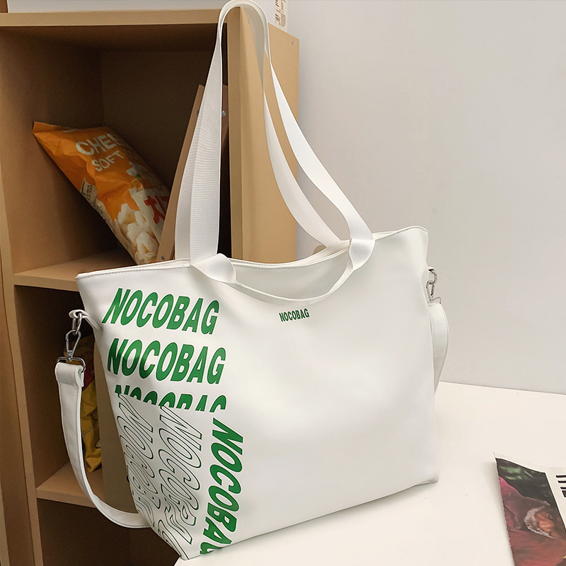 旅行包男士斜挎大容量2024年新款女手提短途出差单肩包轻便运动包