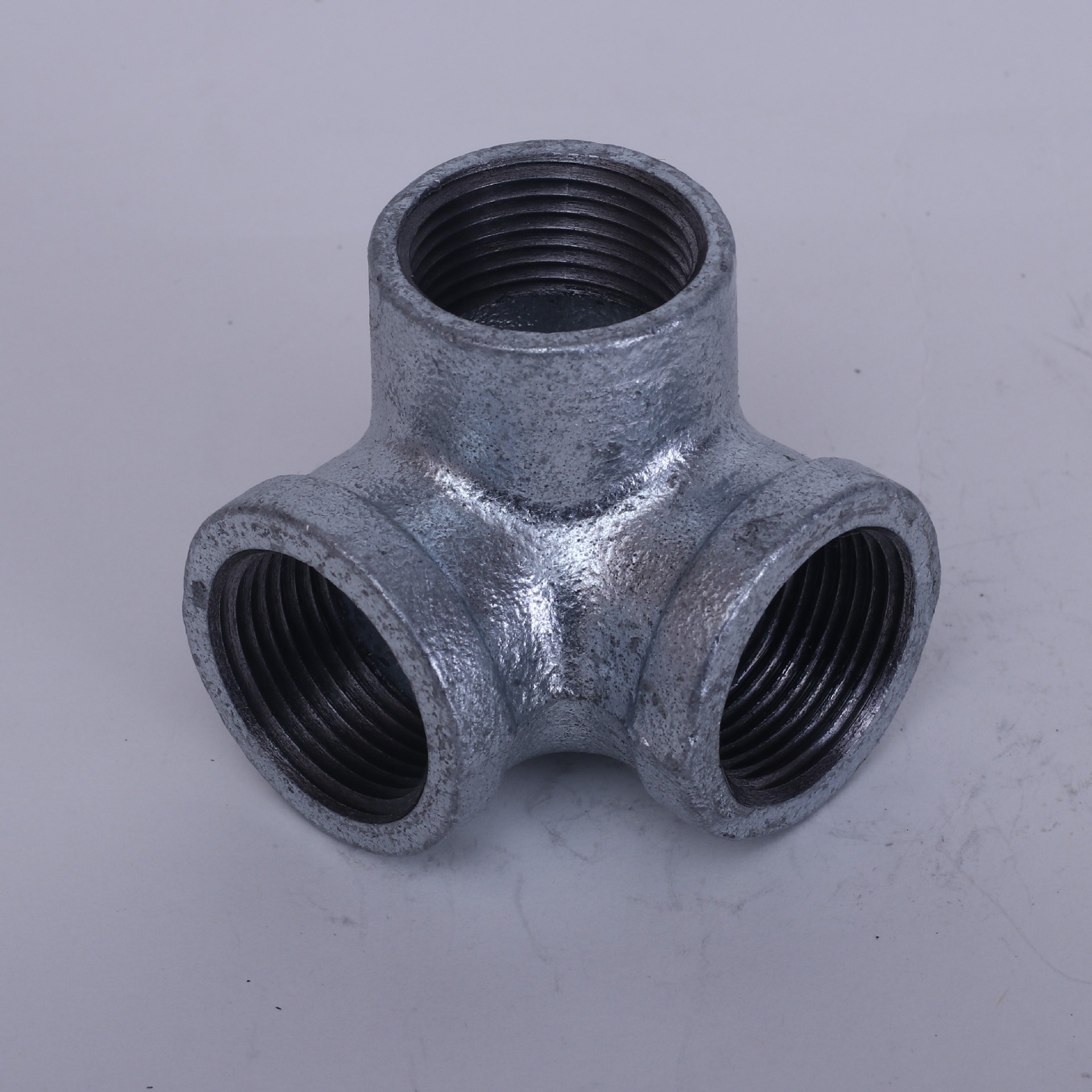 产品细节连接方式:丝扣内螺纹产品材质:玛钢表面处理:热镀锌产品名称