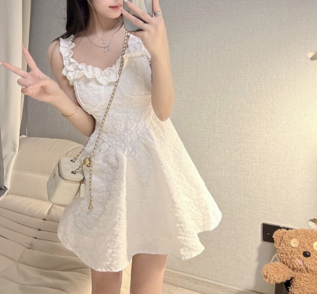 法式温柔纯欲吊带连衣裙女夏天绝美奶甜裙子夏季女装小白裙子