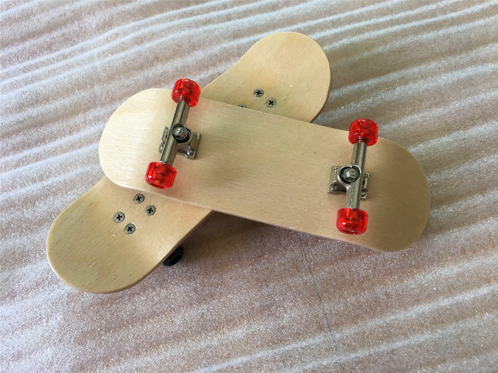 专业手指滑板宽板面滑板轴承轮金属支架桥木制玩具活力板双翘板