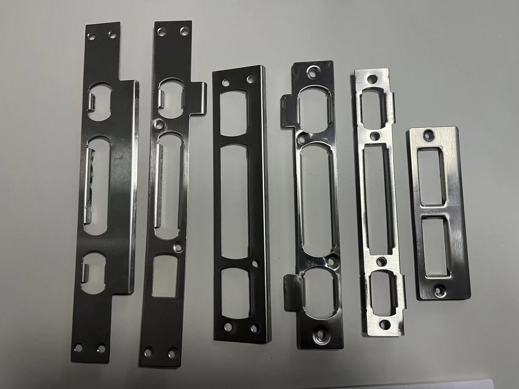 厂家直销防盗门导向片锁具配件木门扣片护锁片量大从优