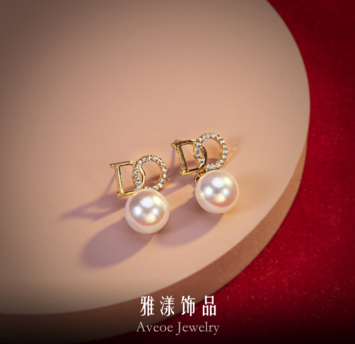 s925银针高级感耳环女韩版时尚轻奢气质珍珠耳钉抖音爆款耳饰批发