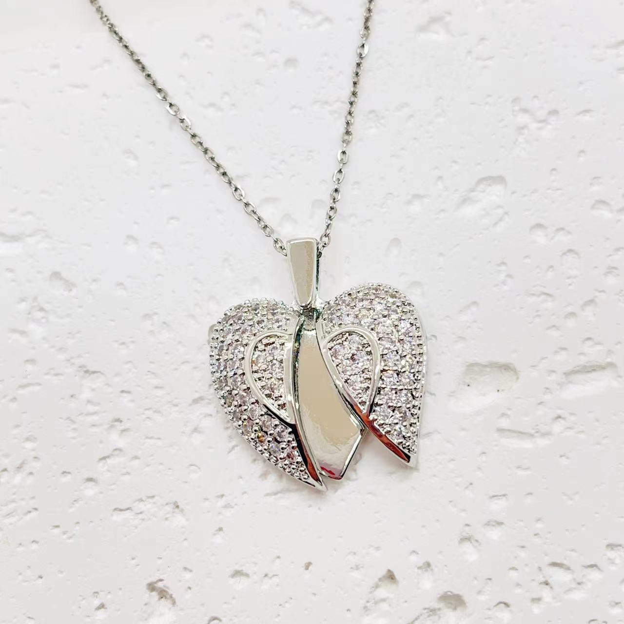 Cross-Border New Arrival Peach Heart Bow Copper Zircon Micro-Inlaid Heart Wings Open Titanium Steel Necklace Clavicle Chain Female