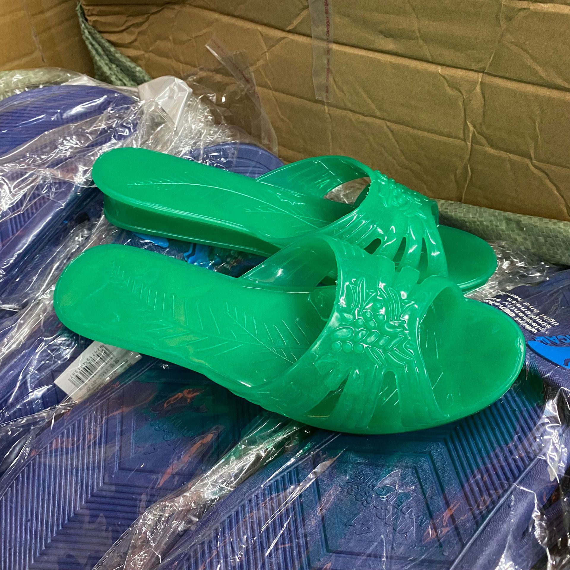 ct经典珠江联盟拖鞋 喜庆大红色菊花一体纯胶柔软速干女士妈妈鞋