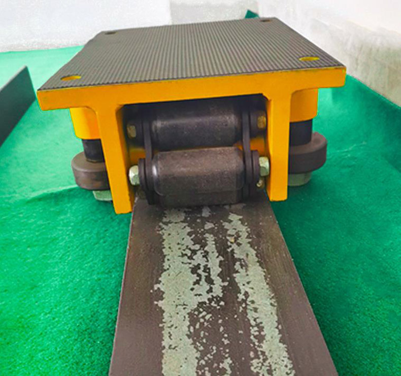 厂家供应crm履带式搬运坦克车 承重滚轮小车工字钢轨道搬运地坦克