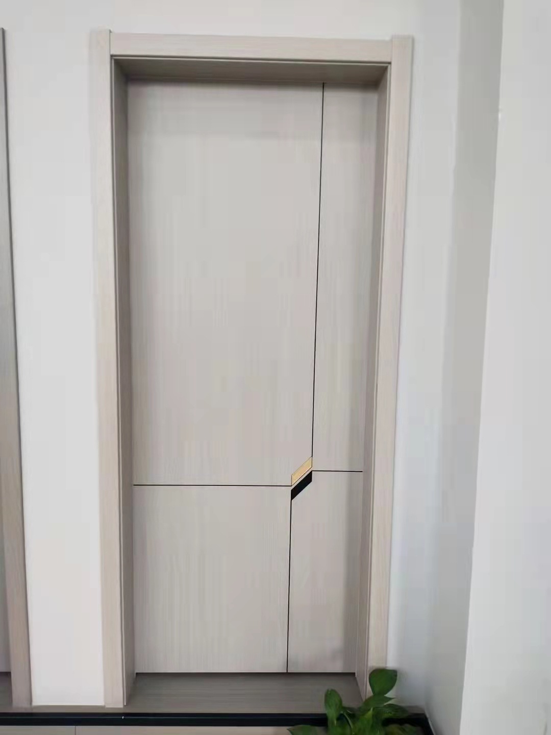 生产各种实木烤漆免漆防潮碳晶生态强化门等工程木门专业定制