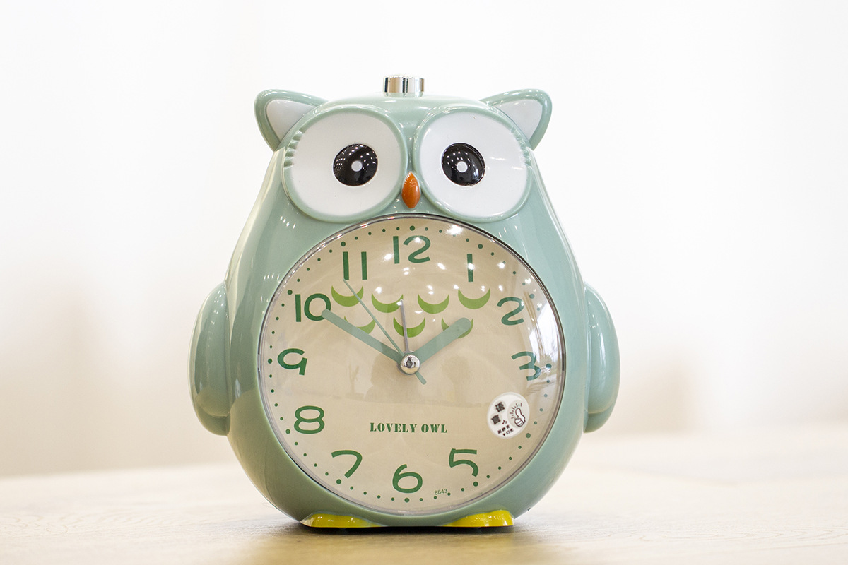 创意卡通猫头鹰闹钟儿童学生用卧室床头静音台钟简约男孩女孩时钟