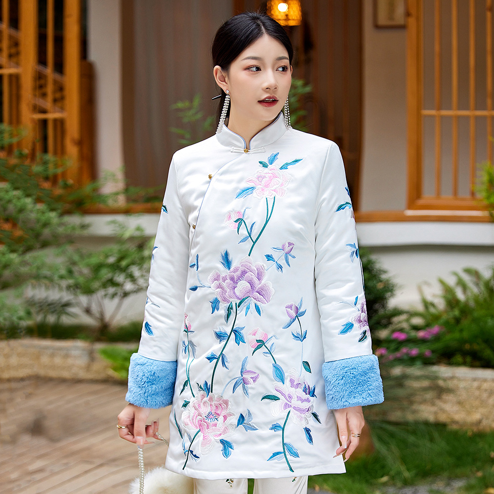 深圳高端中老年女式棉衣刺绣雪花麻秋冬新款品牌加棉外套一件代发