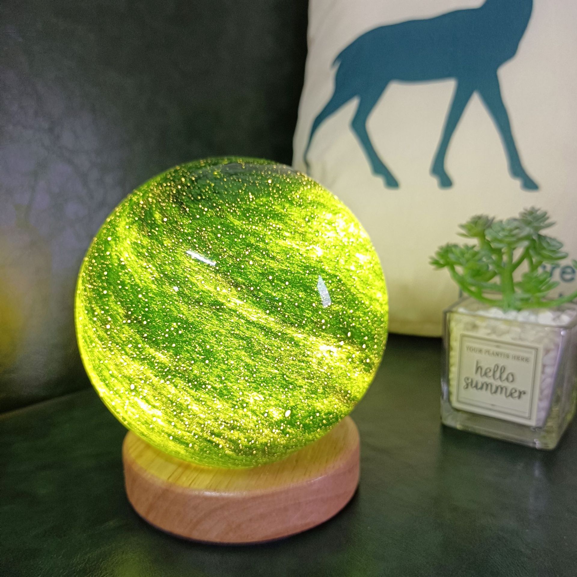 跨镜流浪星球台灯网红宇宙小行星灯创意土星小夜灯装饰生日礼物女