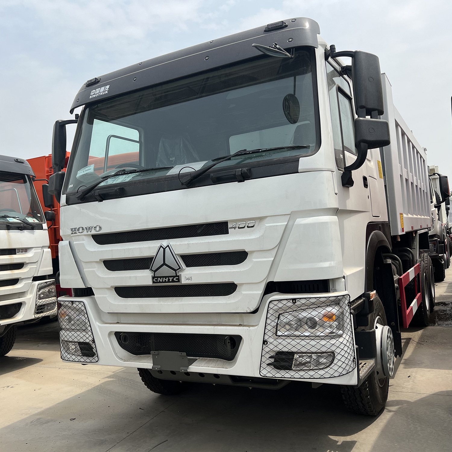 出口出售二手双桥后翻车后八轮自卸工程货车371马力垃圾运输车