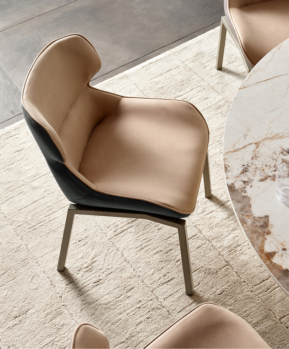 北欧轻奢餐椅家用靠背现代科技布网红餐椅设计师高端书桌金属椅子