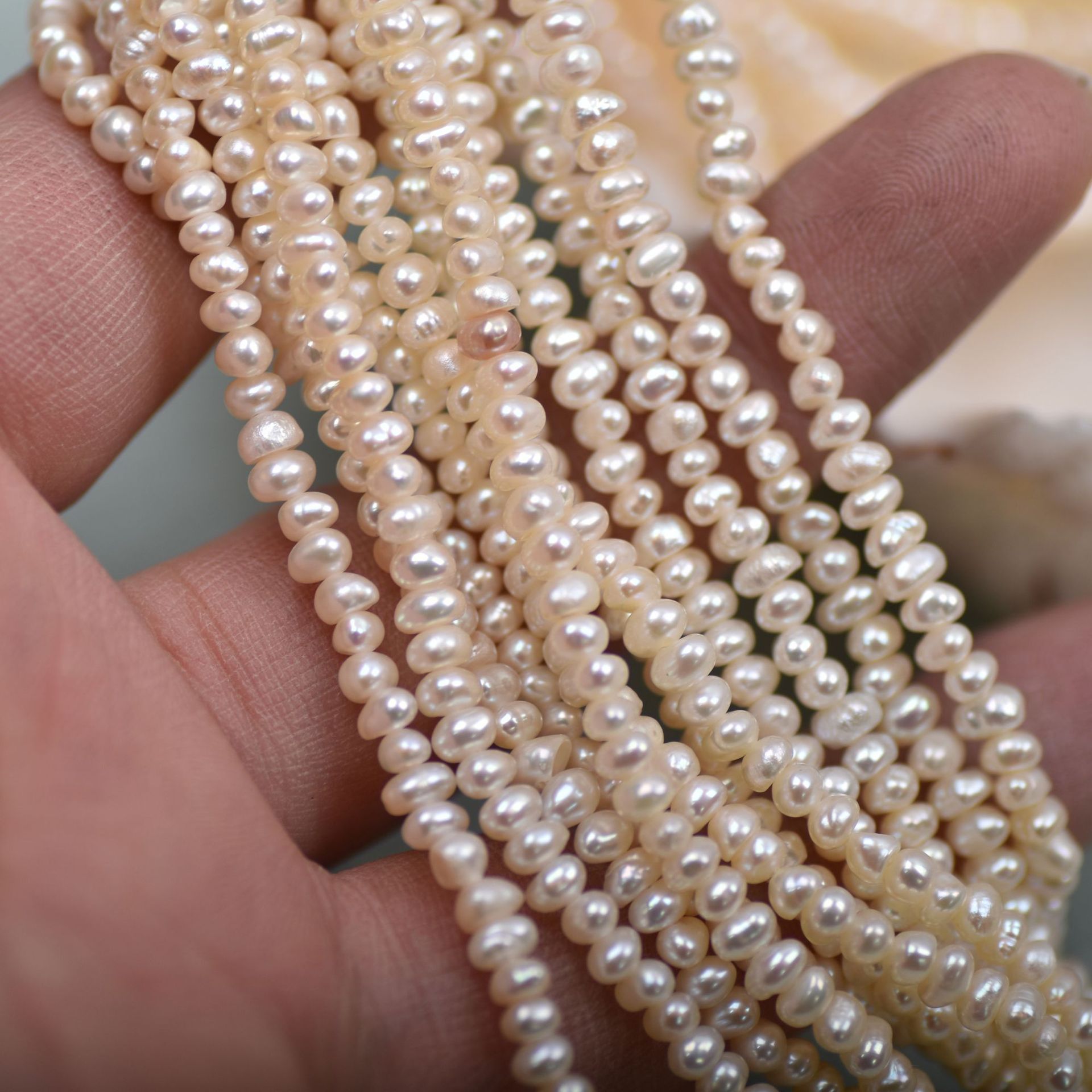 强光小珍珠天然3-4mm不规则淡水珍珠扁片手工diy项链锁骨链半成品