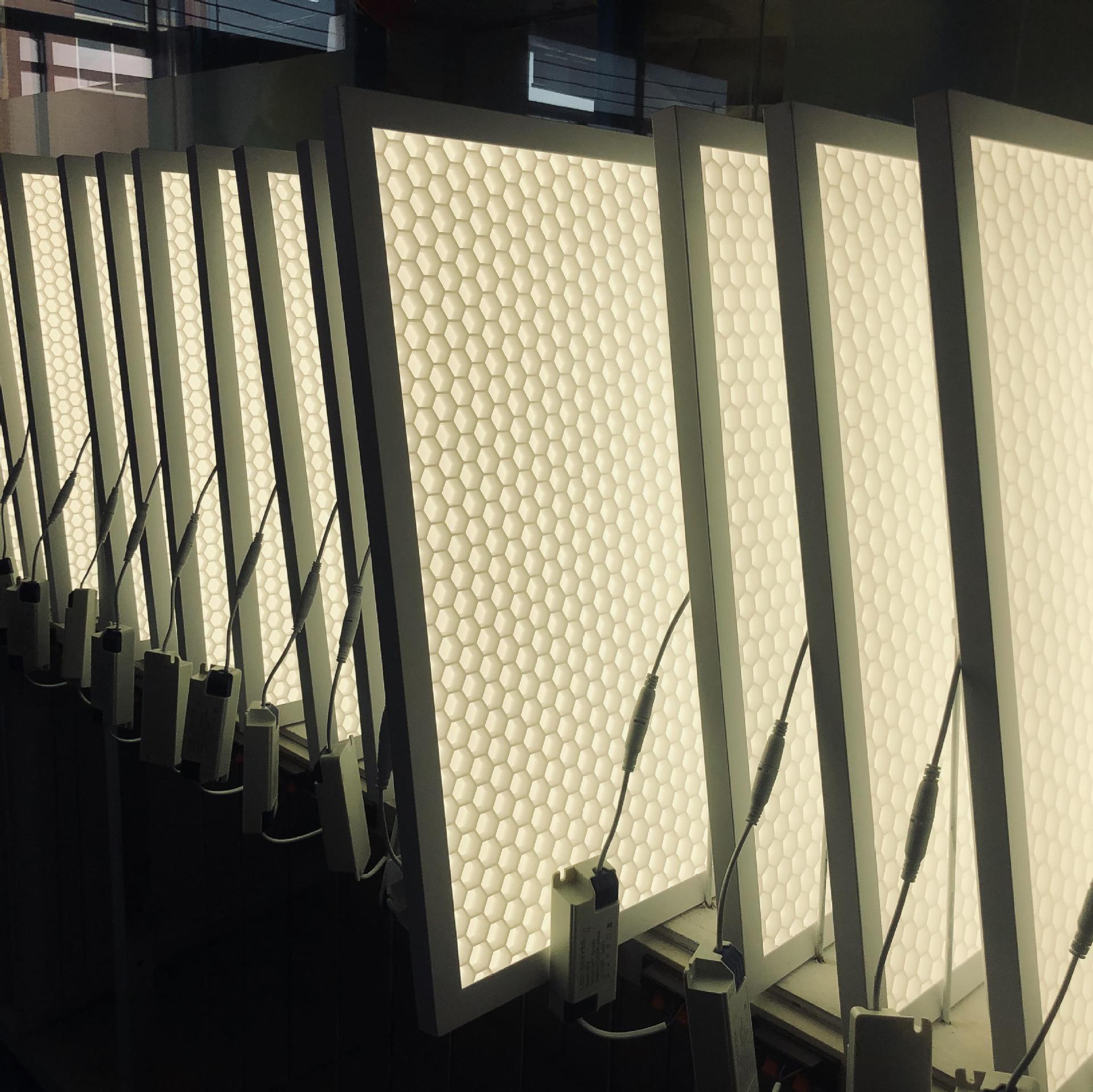 600*600蜂窝格栅深度防眩光平板灯面板灯学校办公室平板灯