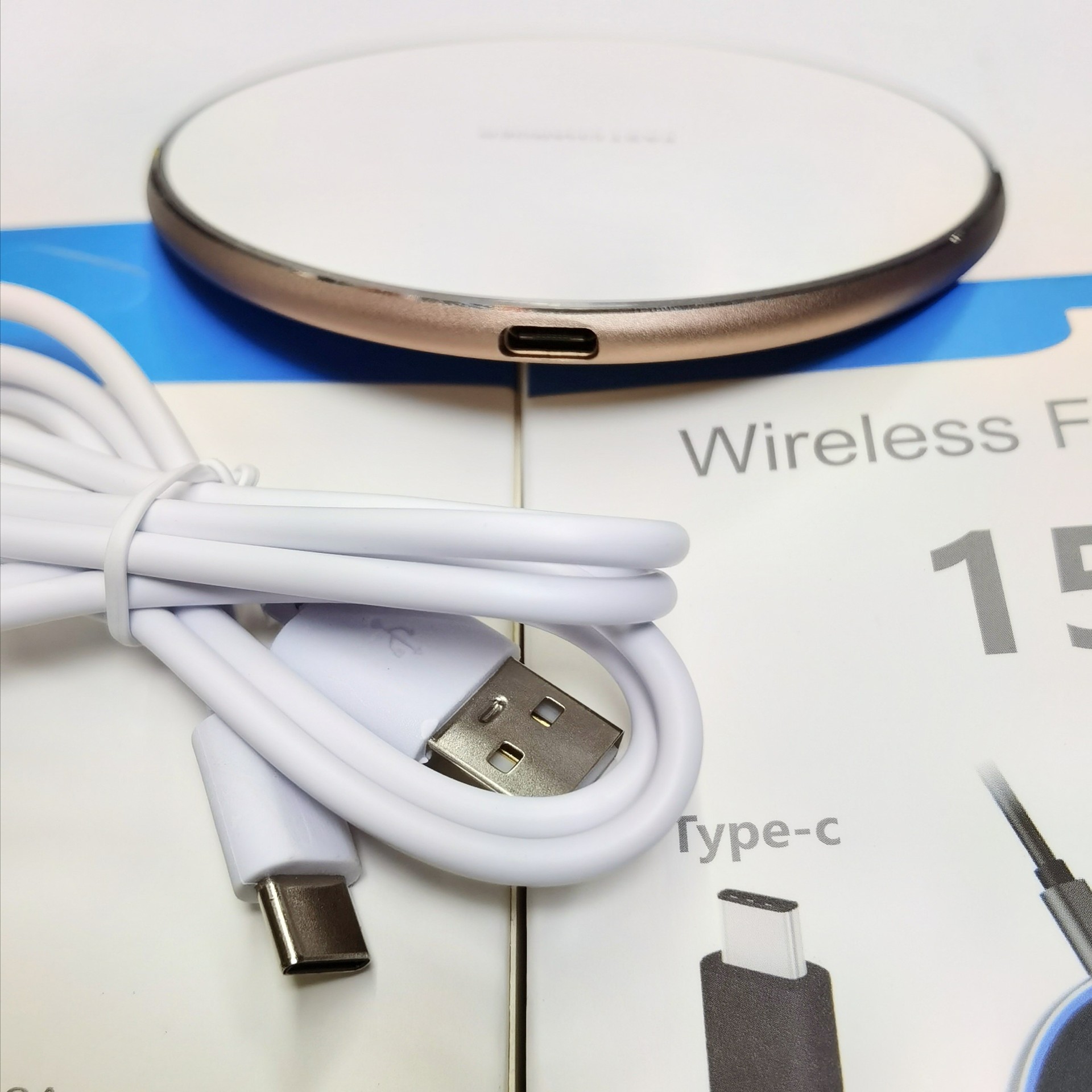 15w无线充电器手机快速无线充typec口无线充电器qi认证无线充