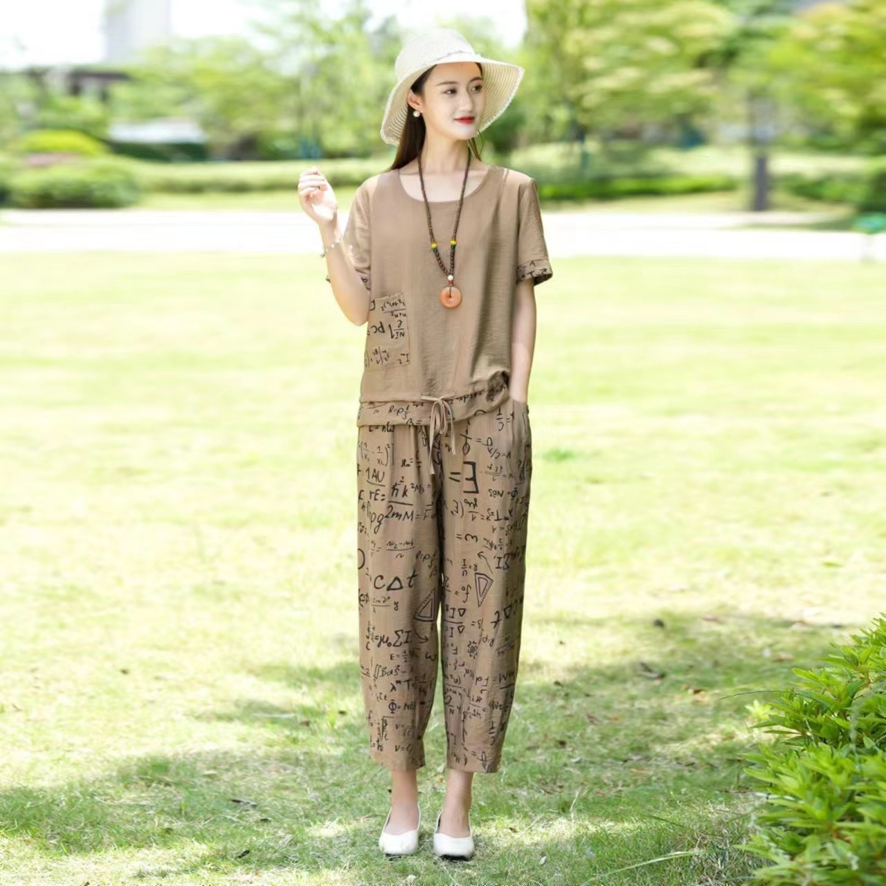 Mom's Summer Casual Cotton and Linen Suit 2023 New Western Style Printed Letter Short Sleeve Top Loose Two-Piece Suit