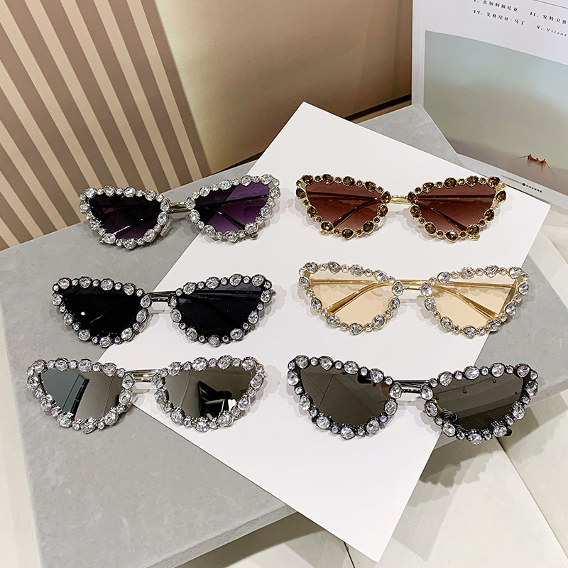 New European and American Cat Glasses Oversized Rhinestone Sunglasses Personality Trend Retro Diamond Metal Sunglasses Cross-Border Wholesale