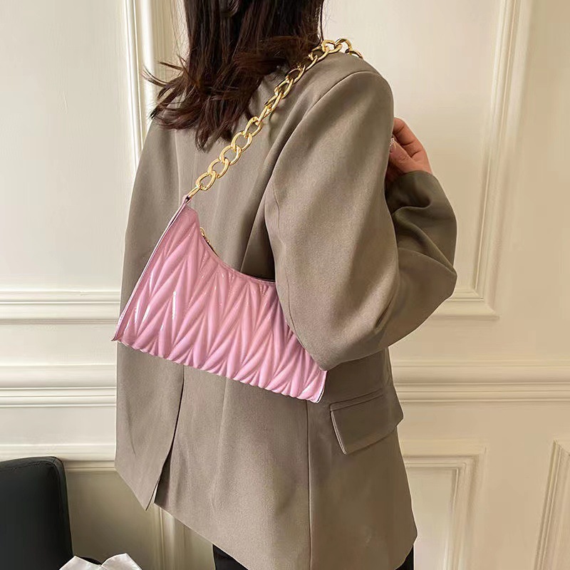 High-Grade Pleated Chain Bag Women's Underarm Bag Trendy Bag Bugs Baguette 2023 New Shoulder Bag Solid Color Bags with Gold Chain
