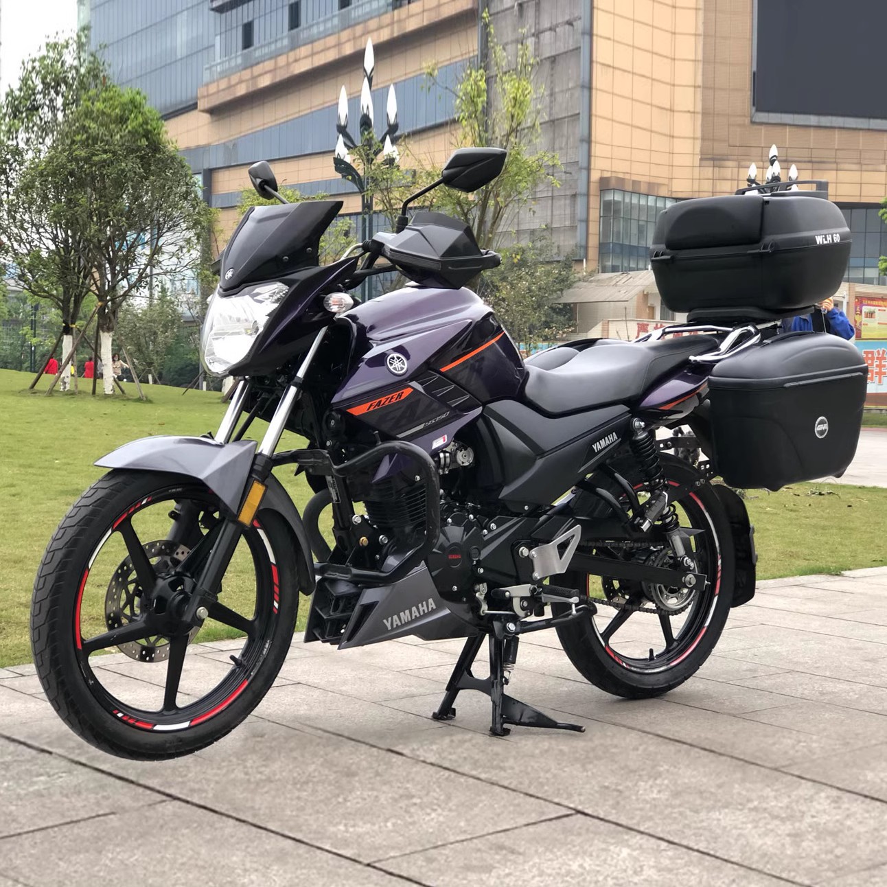 国四电喷雅马哈飞致150cc街车男装燃油代步跨骑式省油越野摩托车