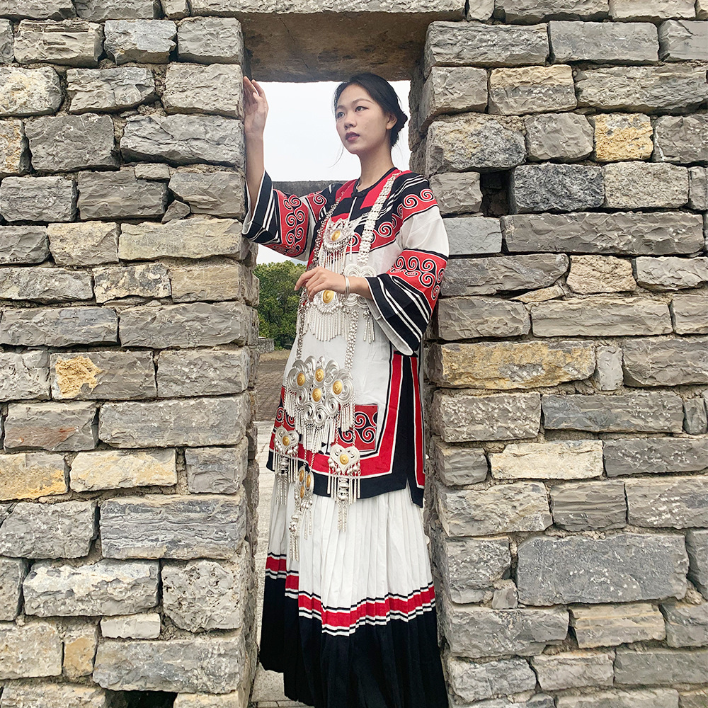 冬季新款凉山彝族服装女少数民族云南大理旅拍摄影服超仙刺绣服饰