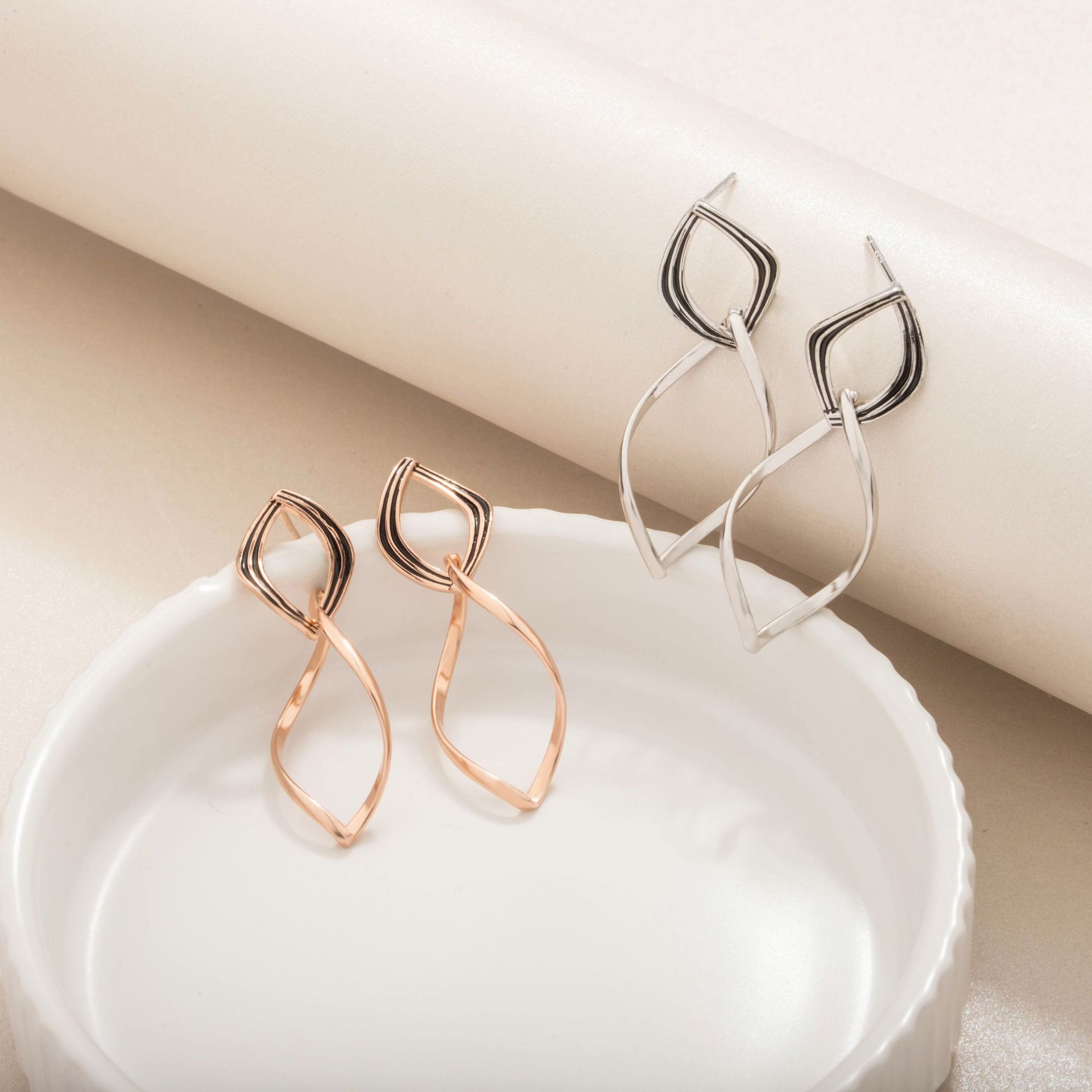 纯银莫比乌斯耳钉s925耳扣女2021新款小众设计耳环防过敏耳饰耳坠