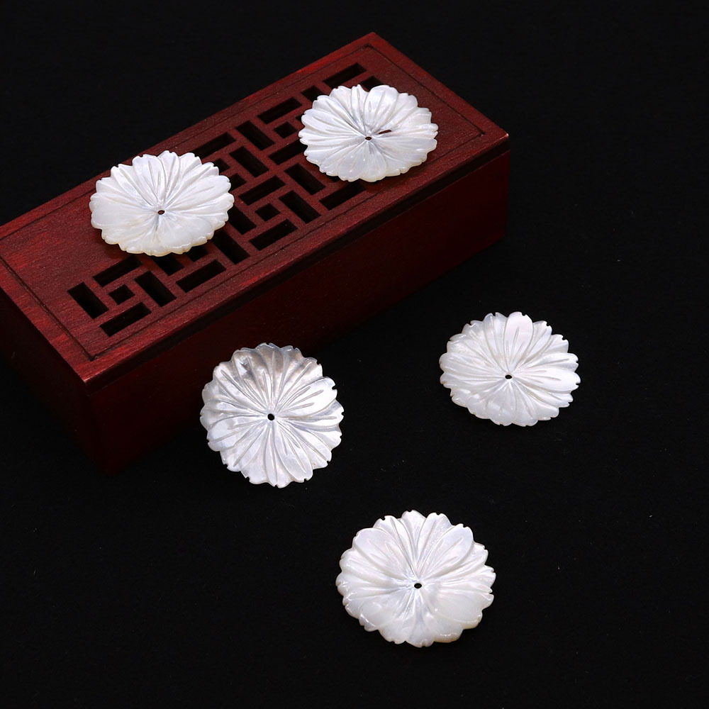 天然海水贝壳雕刻散珠28mm白蝶贝花瓣形状中孔贝壳珠 diy精美饰品