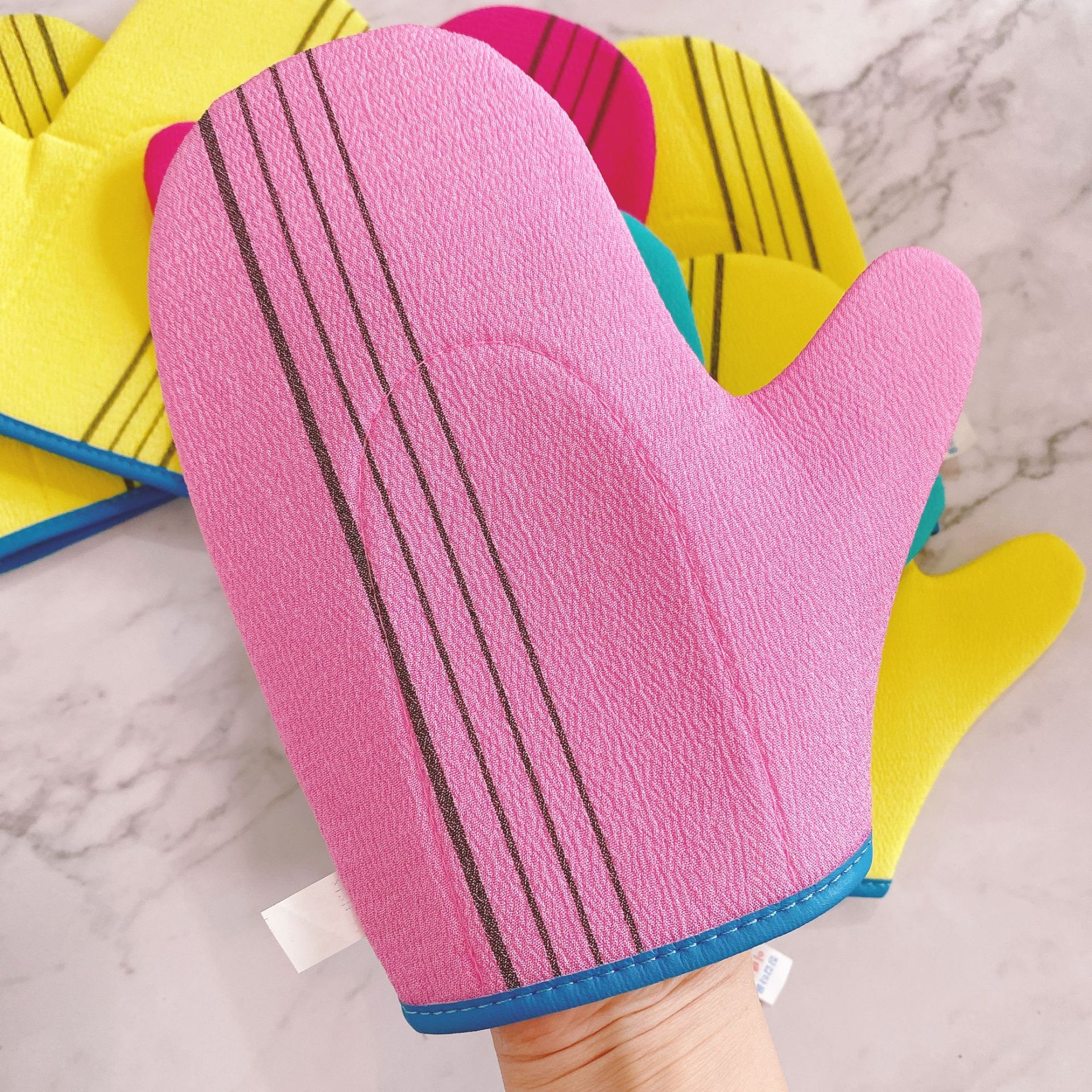 韩国南大门老奶奶搓澡巾拇指手套款搓泥网红沐浴手套