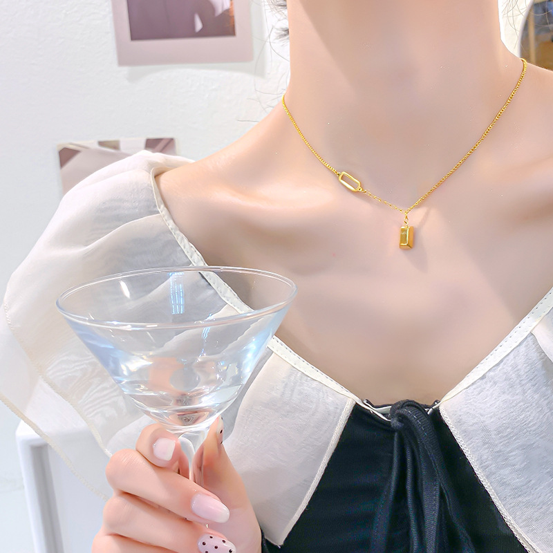 Tiktok Same Style Good Rich Gianduja Noisettes Titanium Steel Necklace Women's Non-Fading Light Luxury Stitching Clavicle Chain Personality Ornament