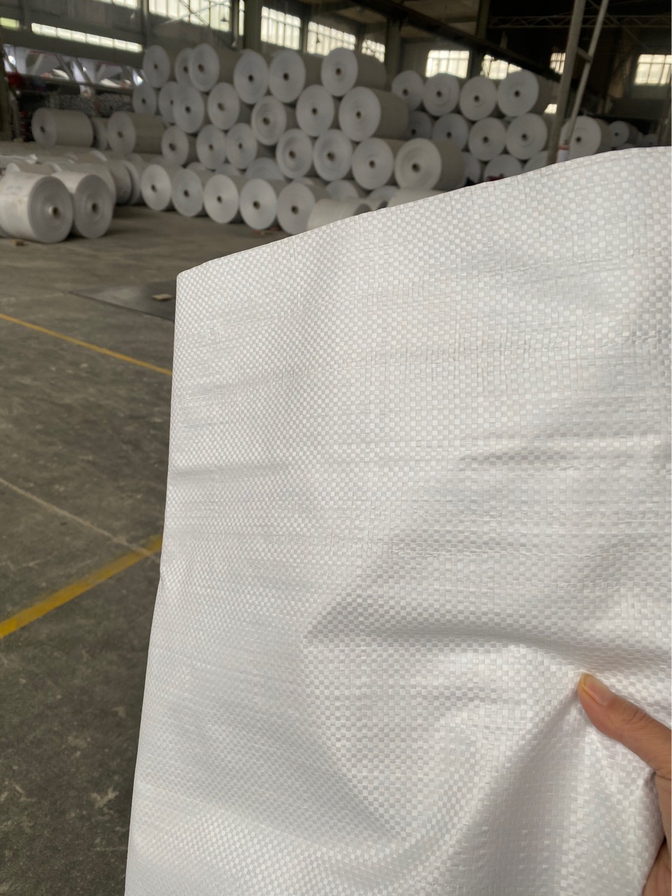 pp塑料编织袋卷布筒料 建筑装修地面保护膜平布 可定制覆膜编制袋