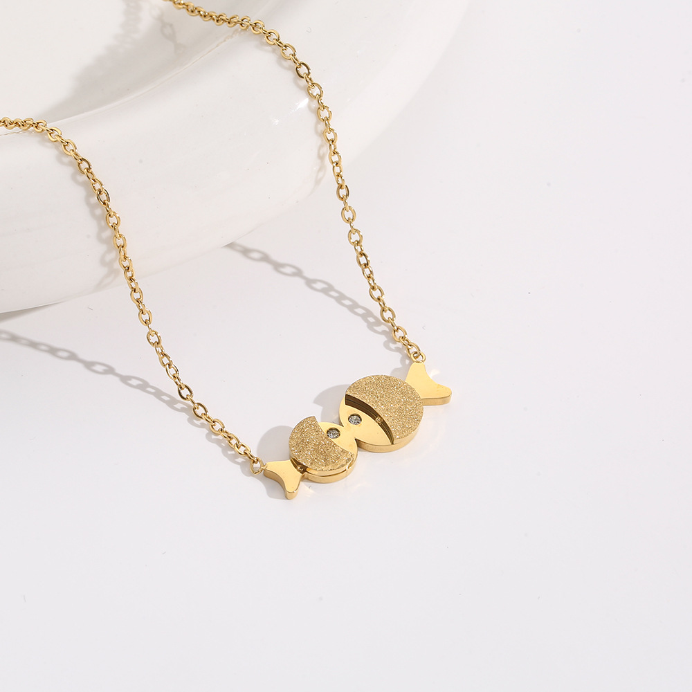 【钛钢】个性亲嘴鱼磨砂极简风炉内真金项链女ins网红锁骨链配饰