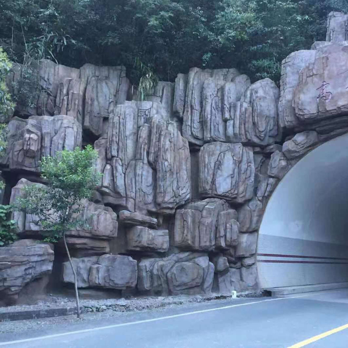 承接水泥塑石施工塑石假山大中型挡土墙水泥雕塑造景石