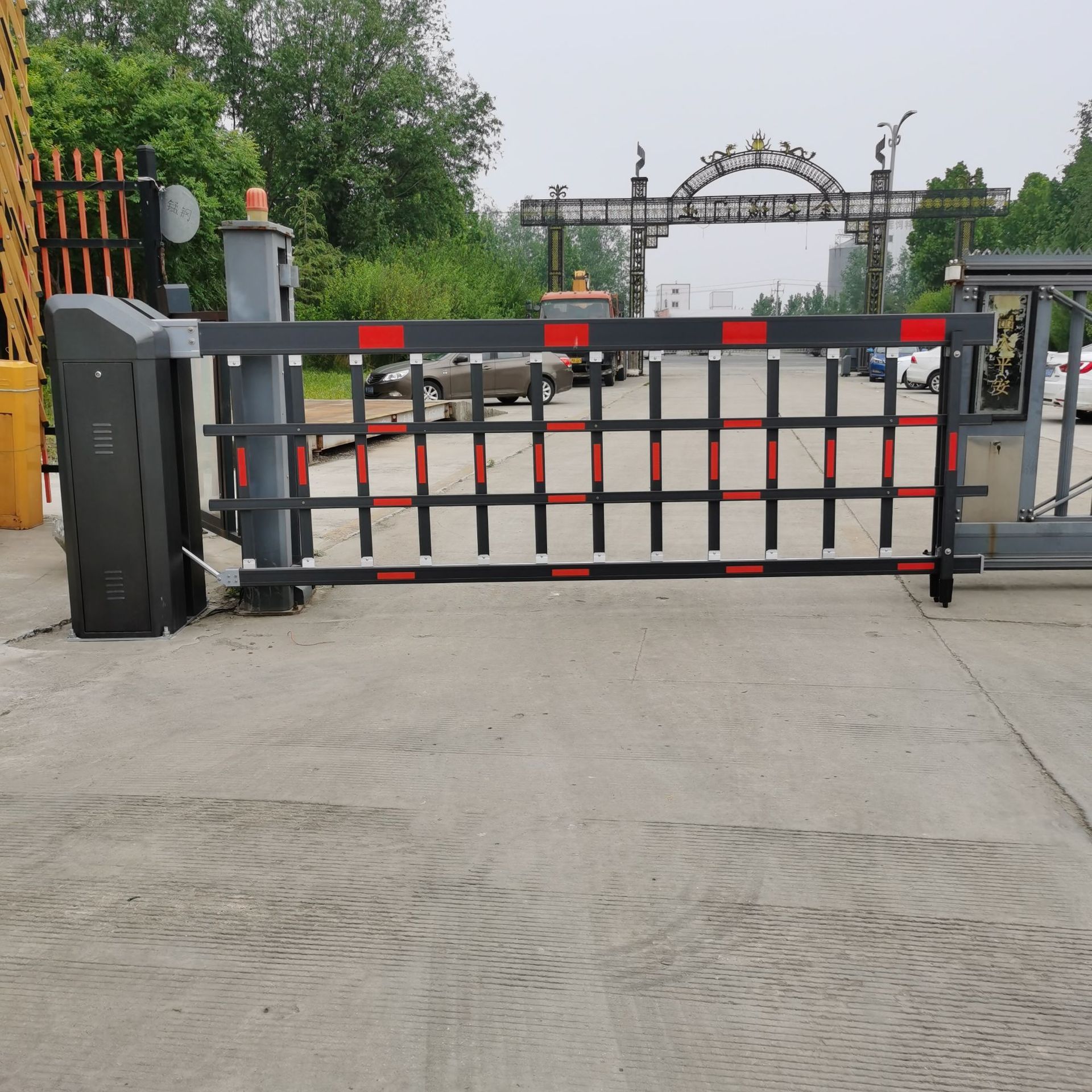 空降闸停车场收费管理车牌识别道闸小区门卫电动遥控蓝牙道闸系统