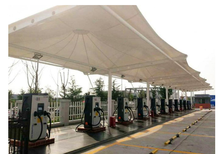充电桩膜结构 充电桩雨棚防火抗震 太阳能充电车棚 双边充电桩棚