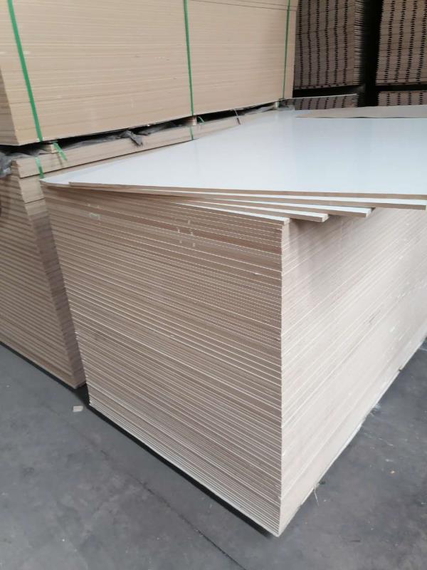 密度板 刨花板 三聚氰胺贴面板家具板18mm 白色饰面板