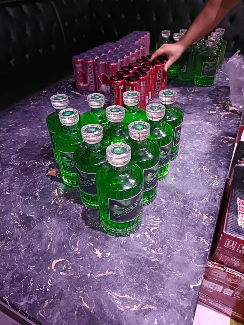 网红酒吧夜场推荐绿魔利口酒 少女微醺