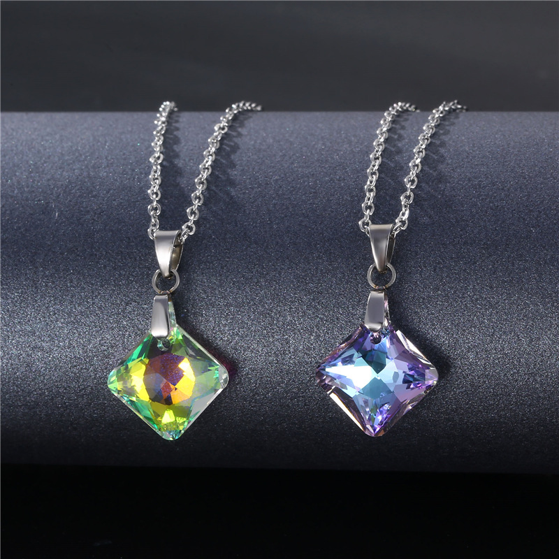 Fresh and Stylish Square Pendant Stainless Steel Geometric Short Necklace for Women Simple K9 Crystal Clavicle Chain Wholesale