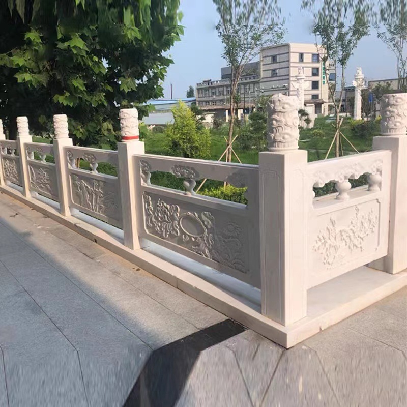 山东定制寺庙汉白玉石栏杆镂空汉白玉护栏景区浮雕草白玉石栏板