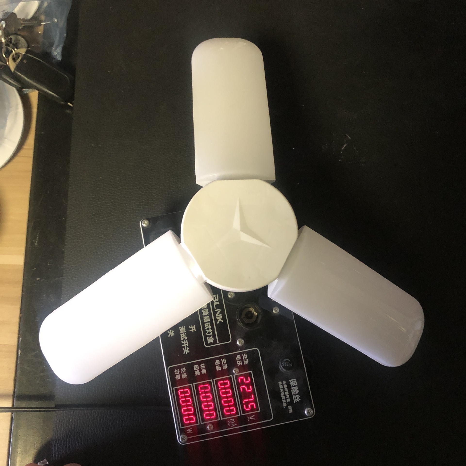 led三叶灯外贸清仓飞碟灯车库灯折叠特价三叶灯高亮变形叶子灯