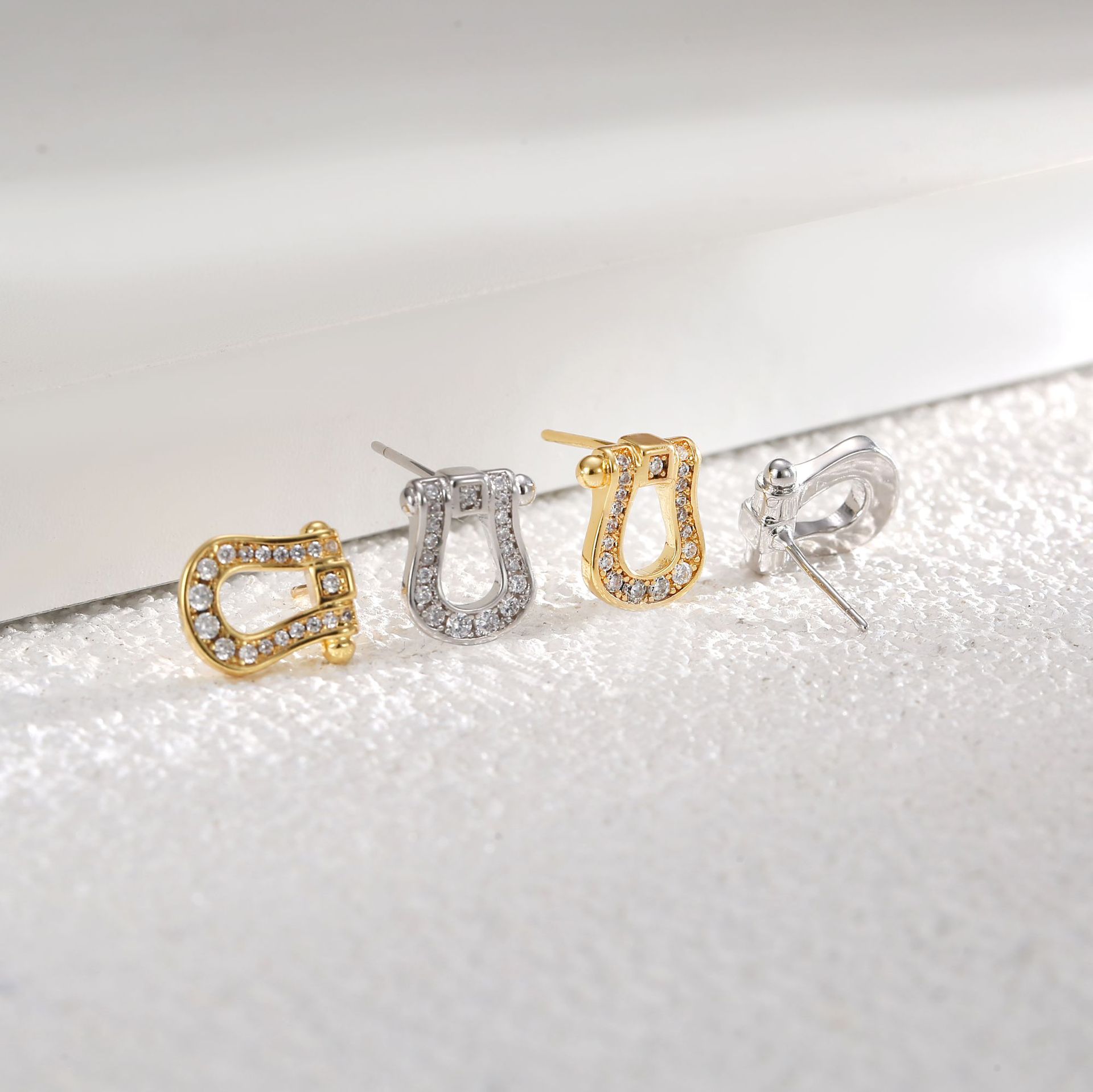 韩版马蹄扣耳钉精致迷你通勤耳饰银针高级感小众网红一件代发饰品