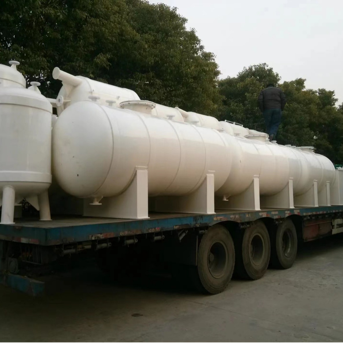 聚丙烯硫酸储罐 液体储存罐化工行业卧式pp存储罐 无缝焊接pp贮罐