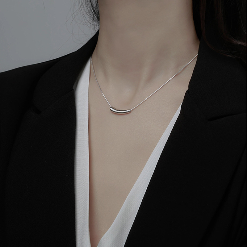 Women's All-Match Necklace Niche Design Light Luxury Temperament Ornament Clover Imitation White Chalcedony Crystal Pendant Wholesale