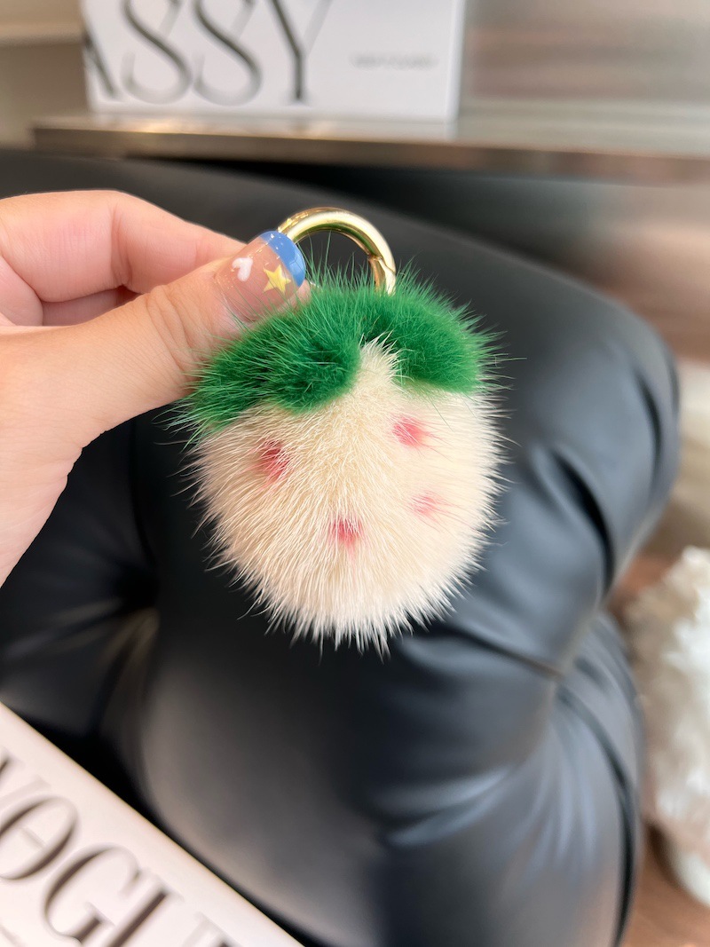 迷你可爱真水貂毛小草莓汽车钥匙扣挂件ins网红毛绒球书包包挂饰