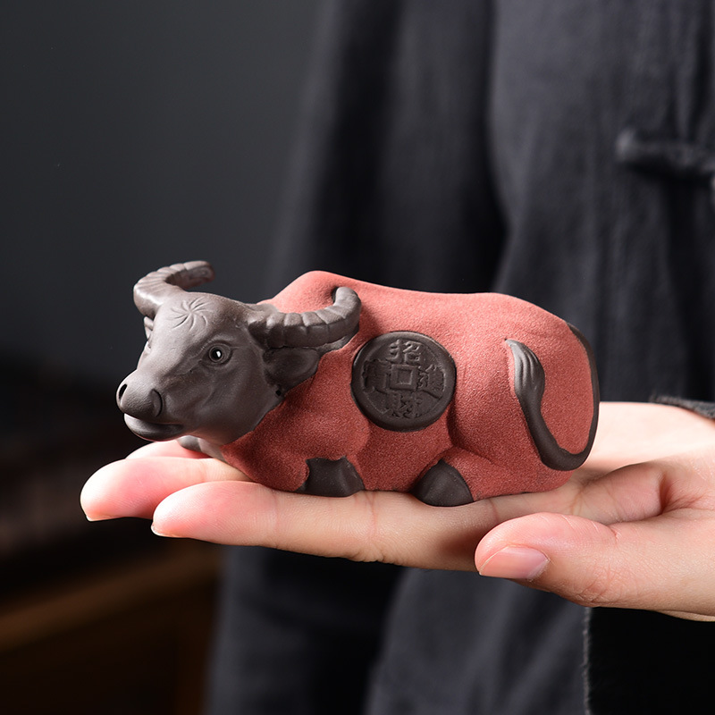 牛年吉祥物创意陶瓷茶宠摆件精品红色牛气冲天茶道摆设茶桌装饰品