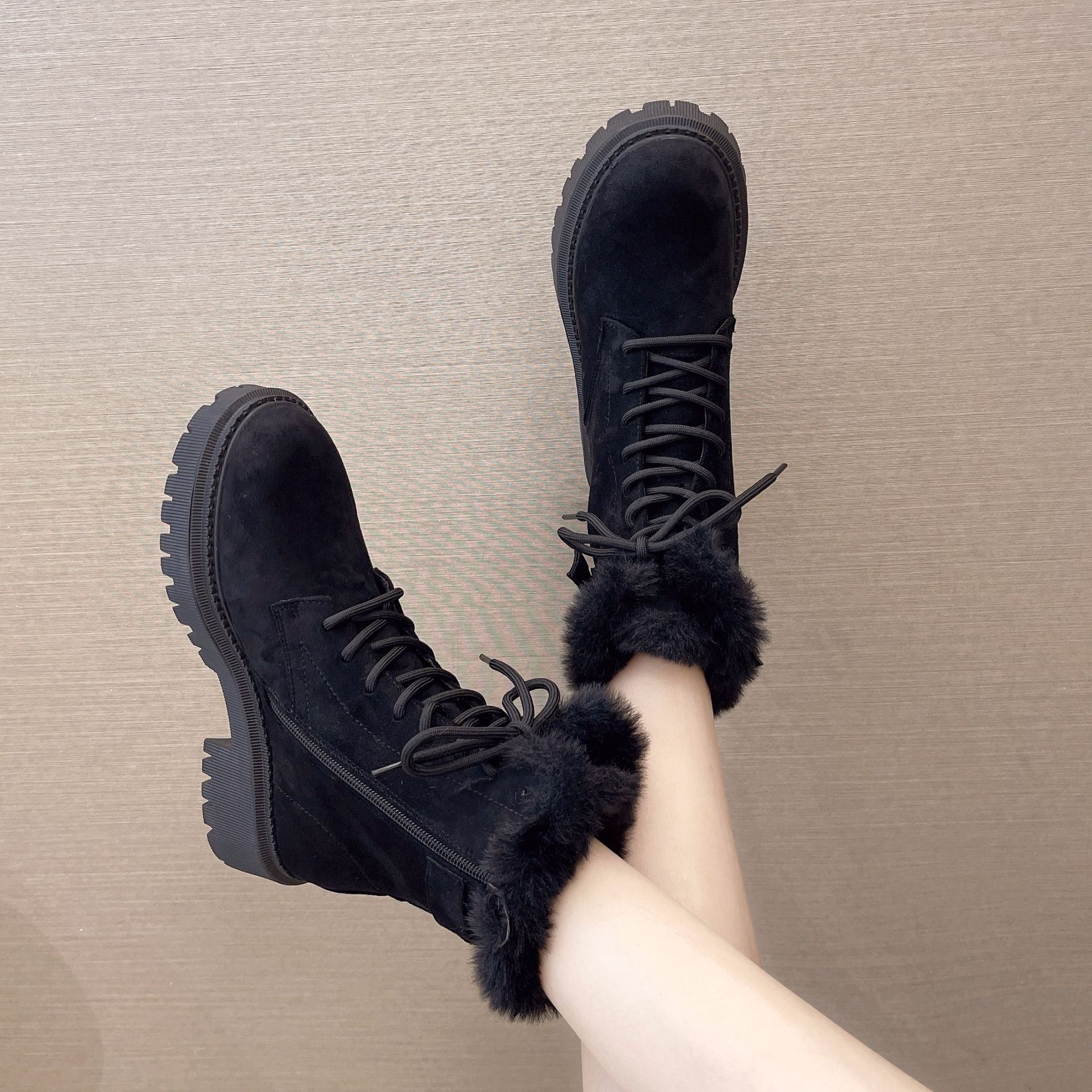 时尚休闲雪地靴女流行秋冬季新款保暖加绒中筒港风时装短靴子女潮