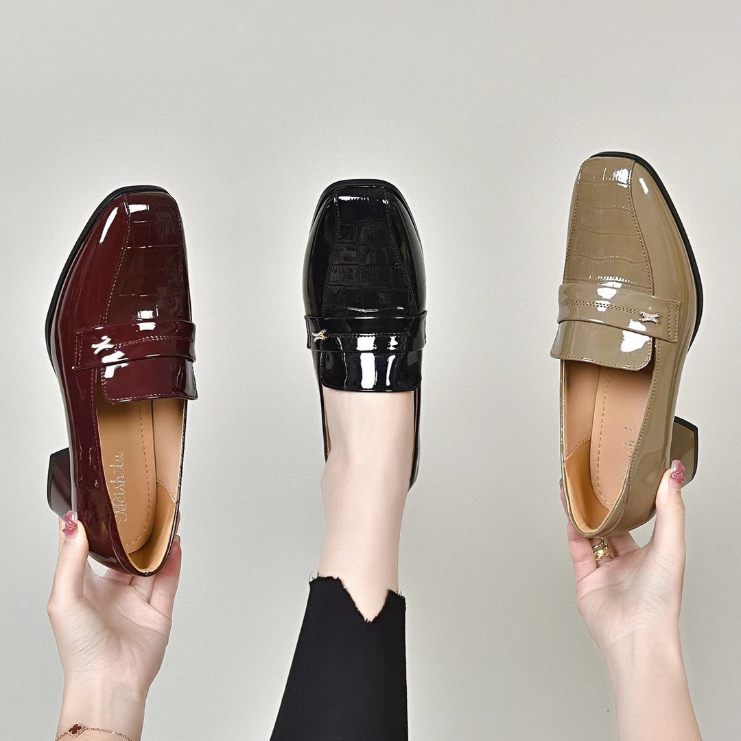 方头粗跟单鞋女2024新款春季真皮英伦风小皮鞋春秋款中跟漆皮女鞋