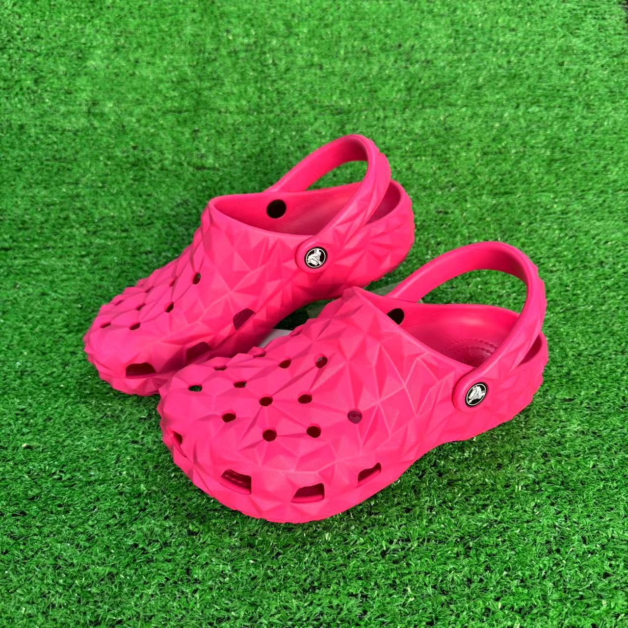 经典榴莲洞洞鞋户外凉拖鞋男鞋女鞋时尚包头情侣休闲沙滩鞋209563