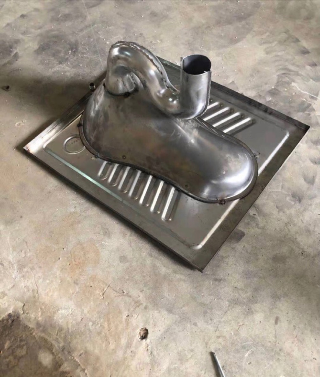 四周冲水304不锈钢蹲便器