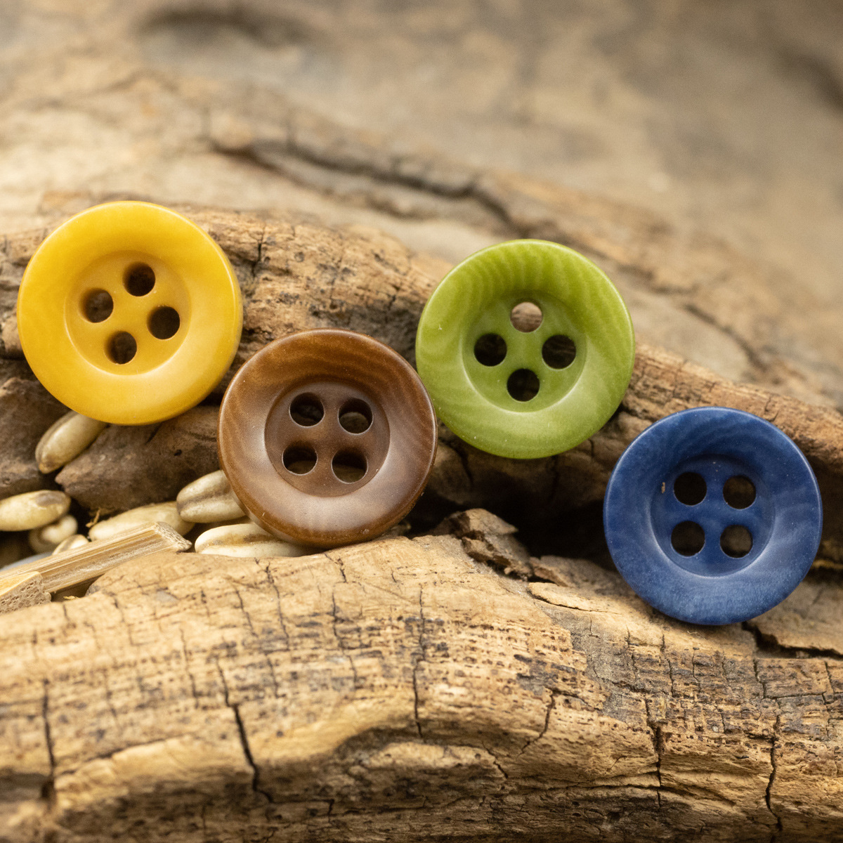 宽边草绿色衬衫女果实四眼纽扣复古格子衫深蓝色衬衫防晒衣扣子