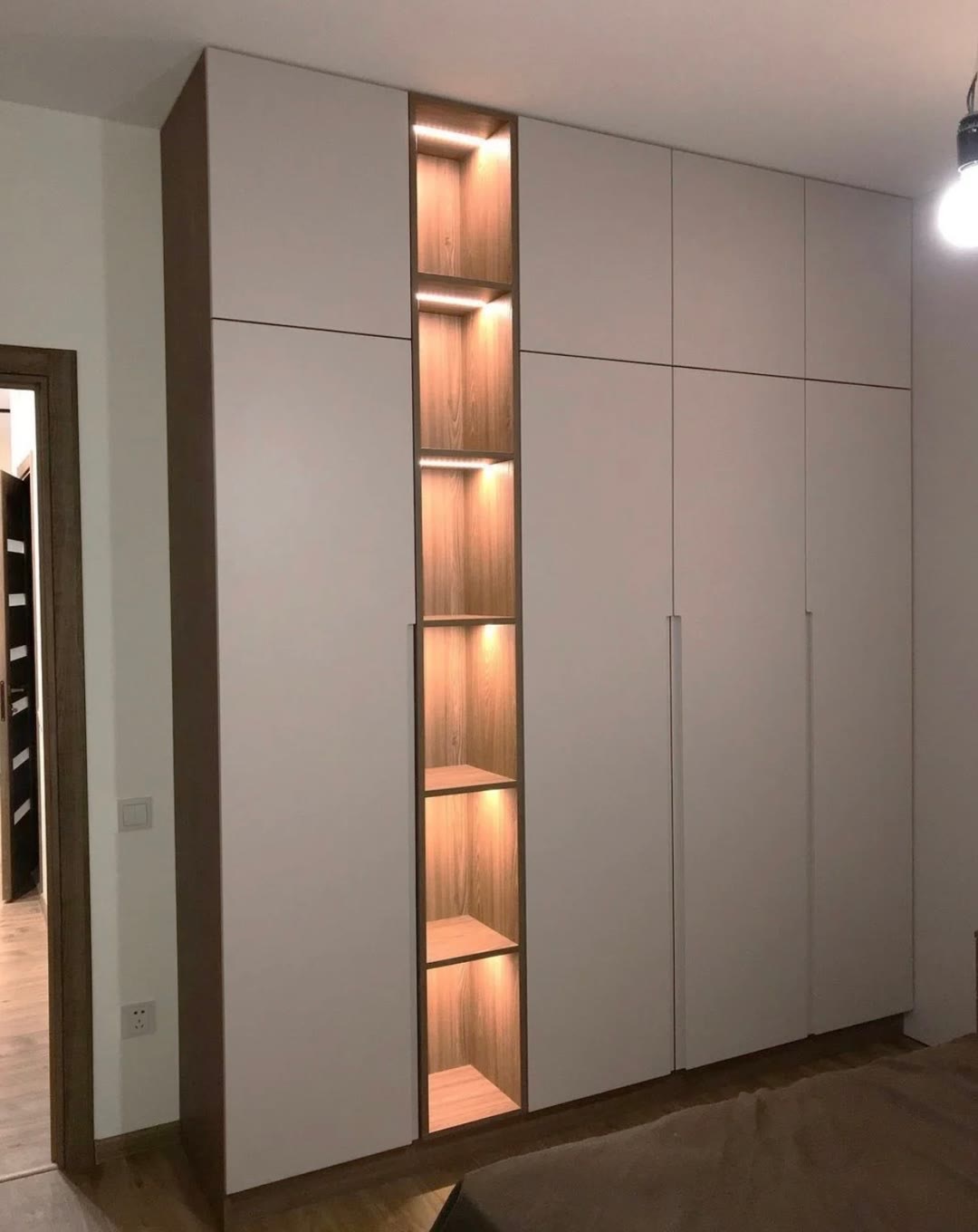 南昌全屋柜子多层实木衣柜免拉手模压门轻欧式一门到顶大衣柜直销