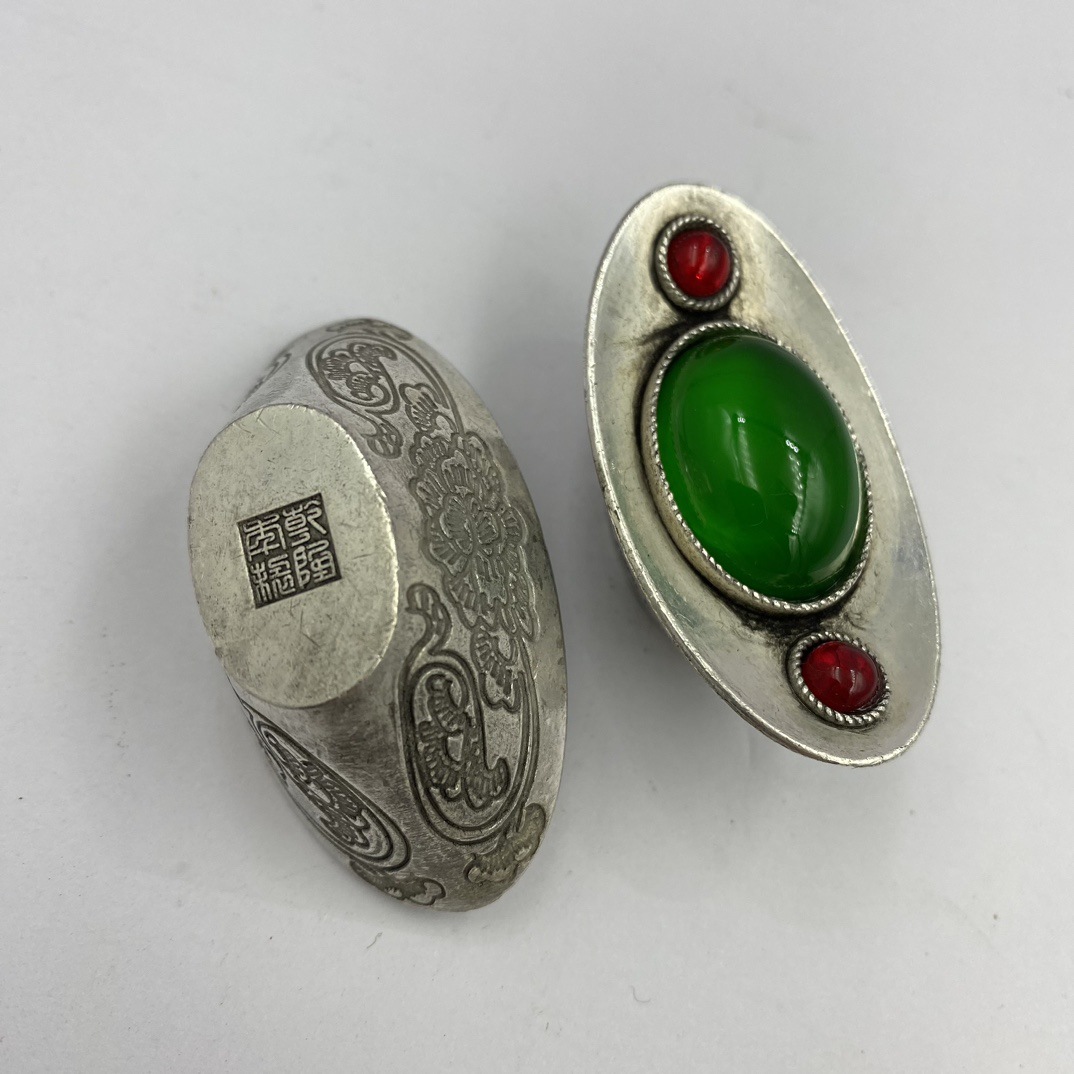 镶嵌猫眼宝石银锭影视道具老物件摆件收藏仿古乾隆年制银元宝